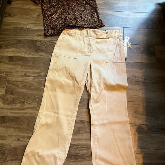 Ladies Boot cut pant with leopard top - Picture 1 of 5